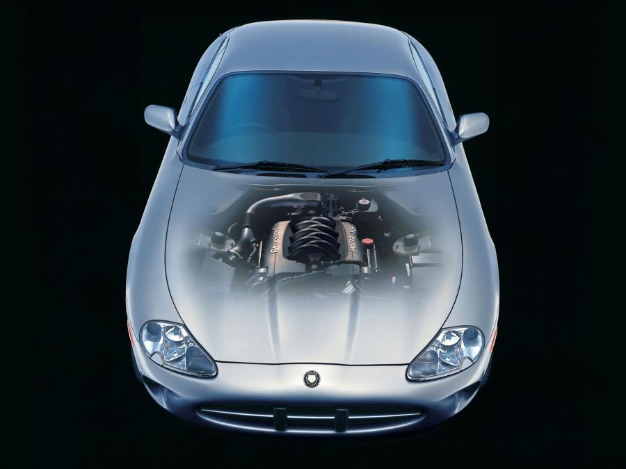Моторный отсек Jaguar XK8 Coupe 1996 года  (фото 6 из 26)